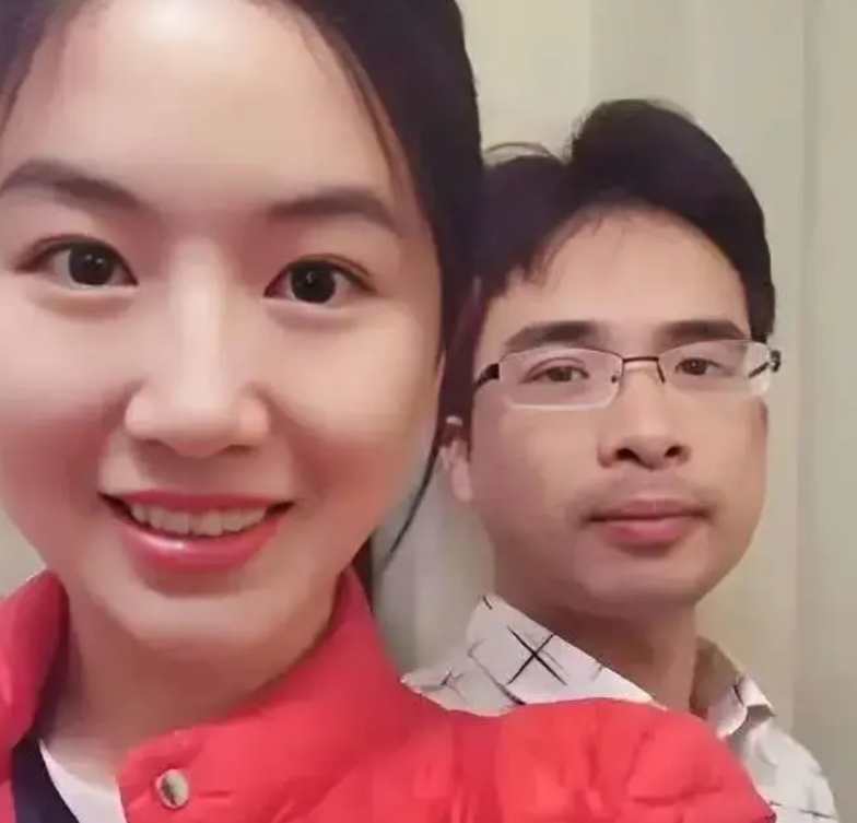 我问我老公：如果你当初相亲同时碰到翟欣欣和我，你会选择谁？

我老公毫不犹豫的回
