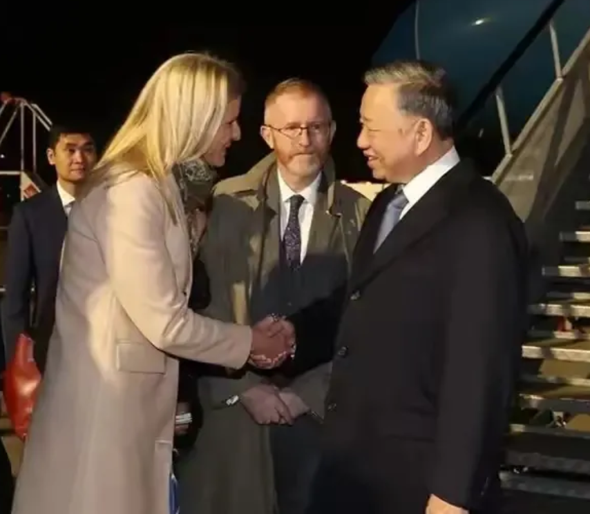 苏林访问爱尔兰，7个没想到：
1、	访问时间是10月1日至3日，共3天；
2、	