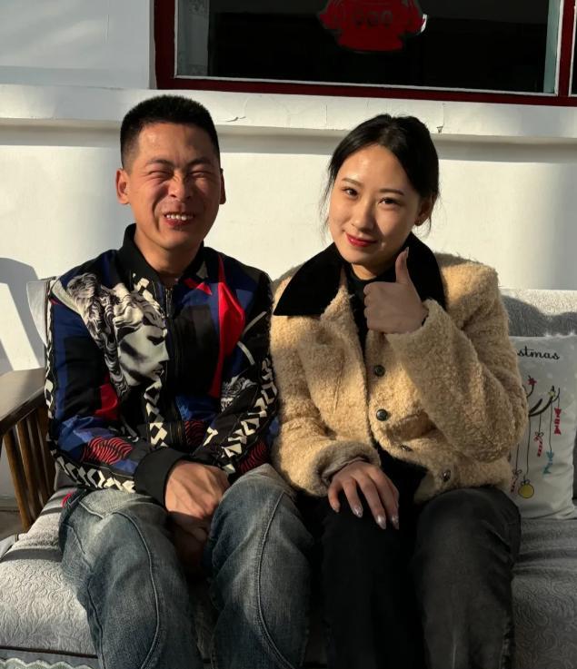 2020年，天津的一位母亲在生命的最后时刻，将她的脑瘫儿子托付给了女儿，她用尽最