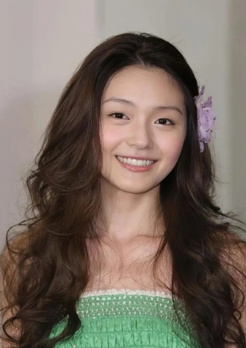 大胆预测一下大S的后事：

1、汪小菲应该是偷着乐了，两个孩子应该会很顺利的回到