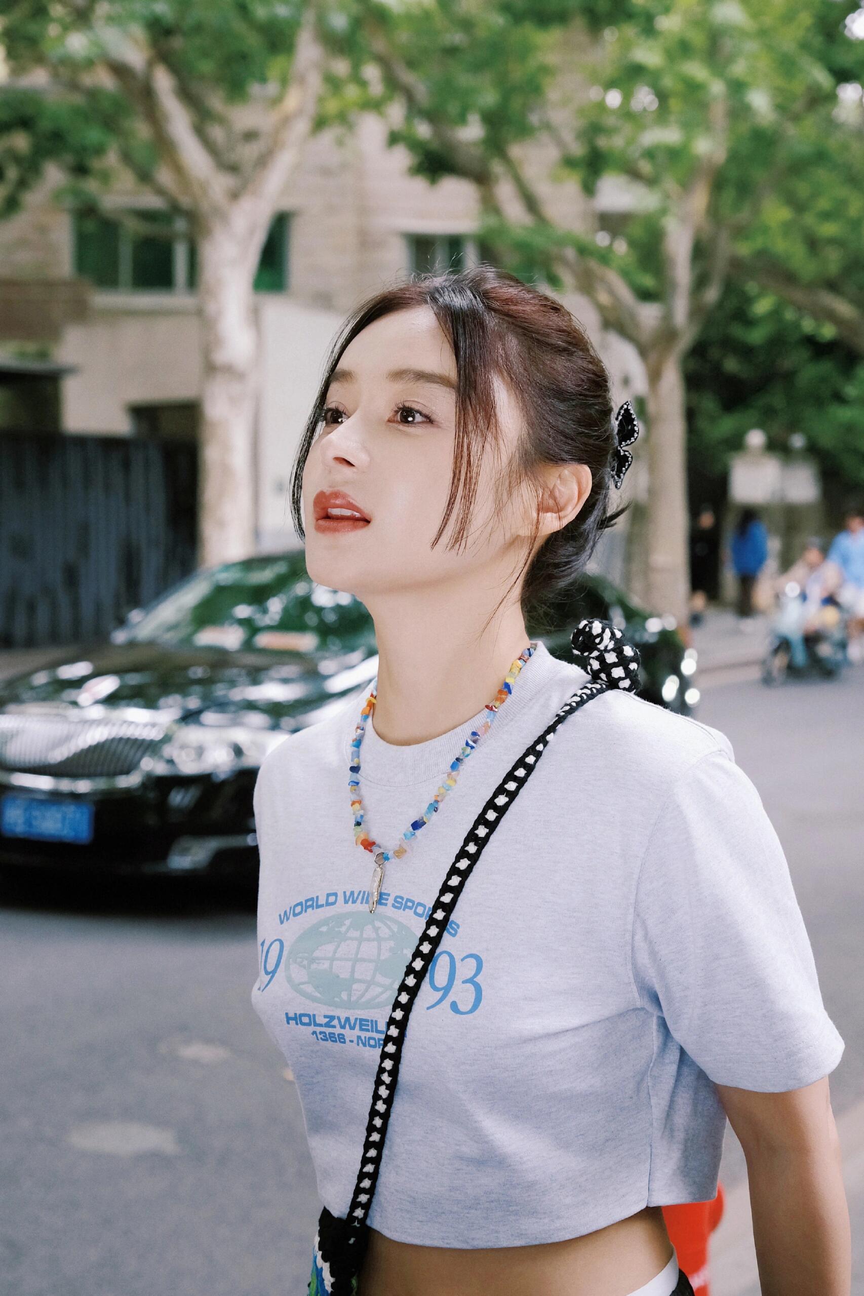 袁姗姗有着甜美的外貌和阳光的气质