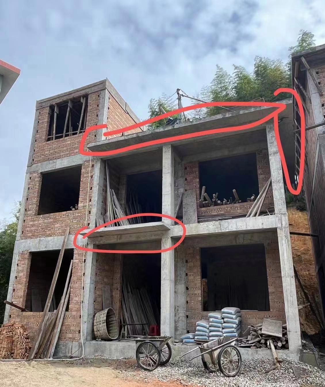 网友: 自建房发现师傅搞错了怎么办？要不要扣钱？