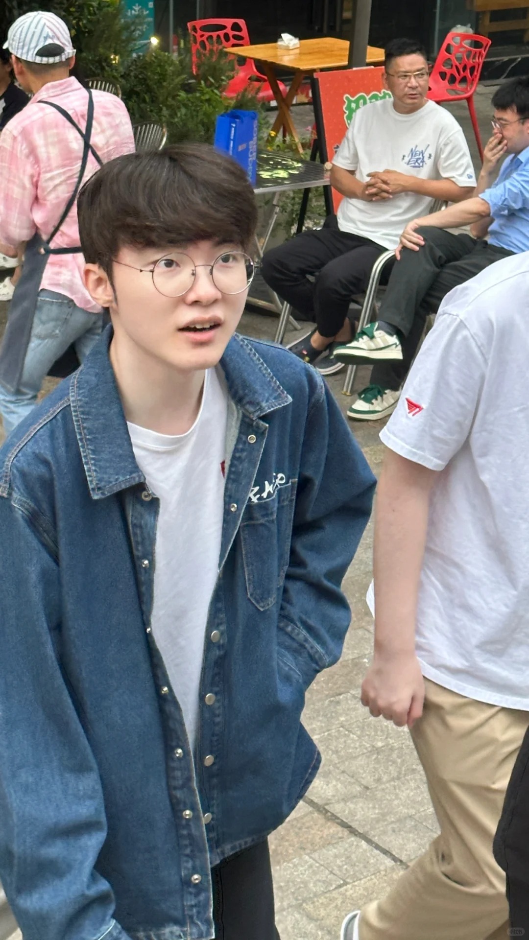 他们是真的爱吃这家烤肉啊！！faker好可爱
这家烤肉真的很好吃！！！和李哥最近