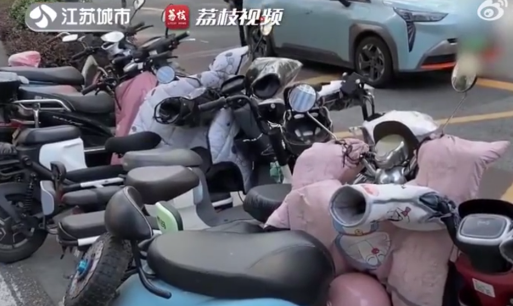 11月21日，江苏城市报道，南京的孙先生最近经历了一件离谱的事儿。去理个发，图个