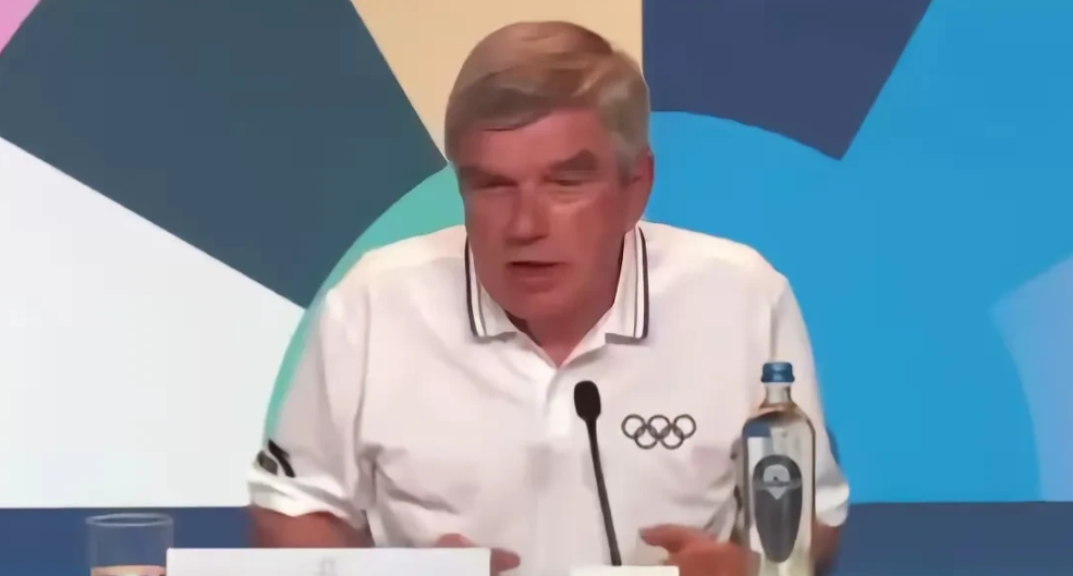 国际奥委会主席托马斯·巴赫表示，该组织目前没有确凿的科学方法来区分男性和女性。
