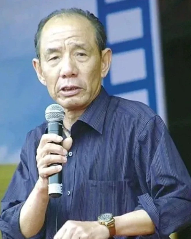演员魏宗万说：拍《三国演义》时，唐国强前期化妆化的跟现在的小鲜肉差不多，很帅很飘