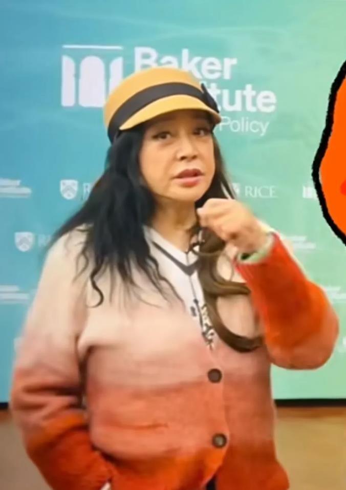 最近，刘晓庆为了一个老朋友，特意从洛杉矶飞到了休斯敦！想想看，这可不是普通的聚会