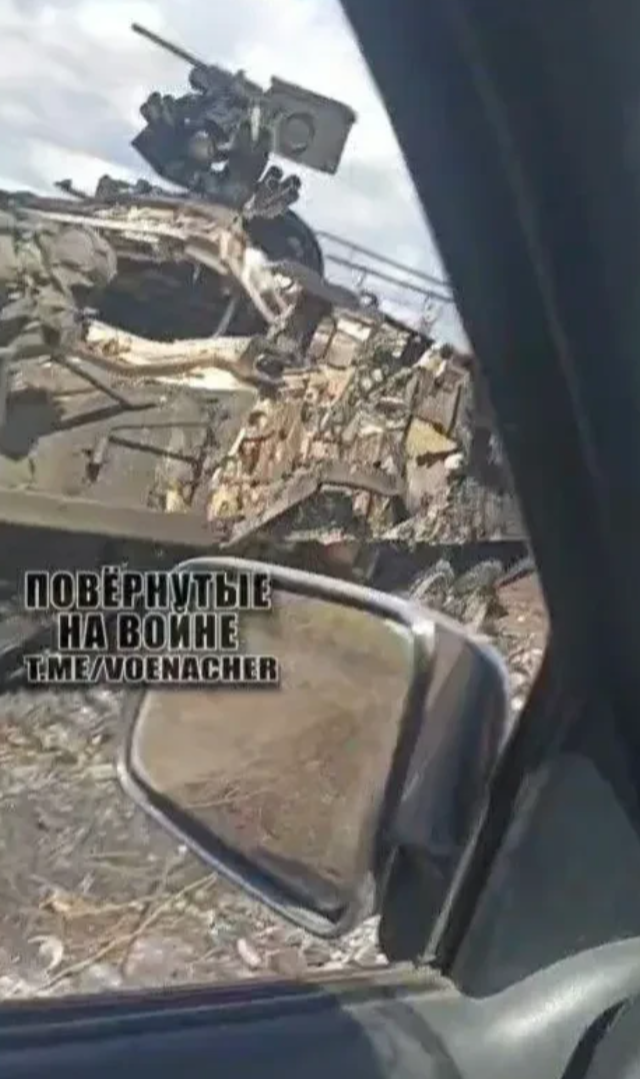 乌克兰士兵在库尔斯克边境前线驾车行驶时拍摄的视频，路边可以看到一辆美国援乌的M1