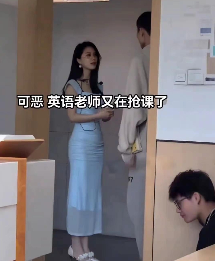 可恶英语老师又在抢课了 体育课危已