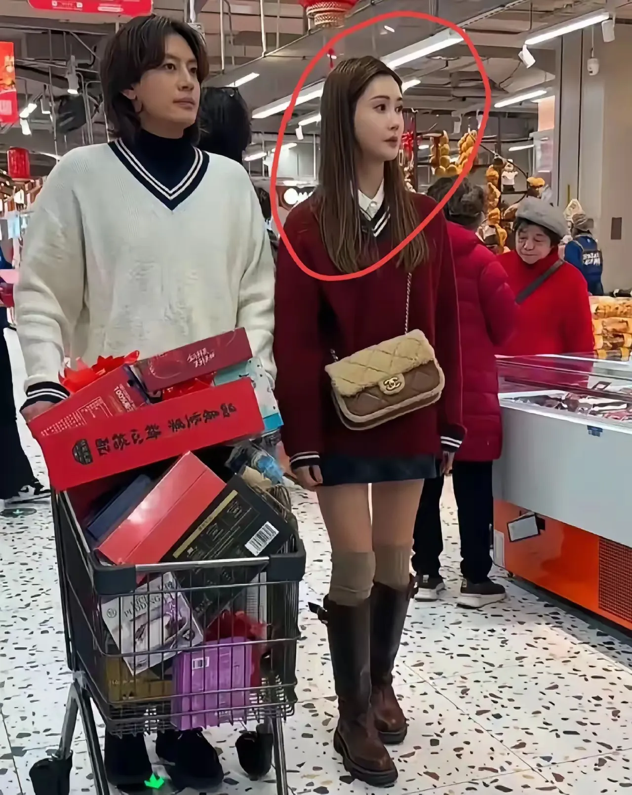 上海让韩国人的嘴瘾彻底消失，就连女明星也不例外。如今才发觉，韩国人收入颇高，消费