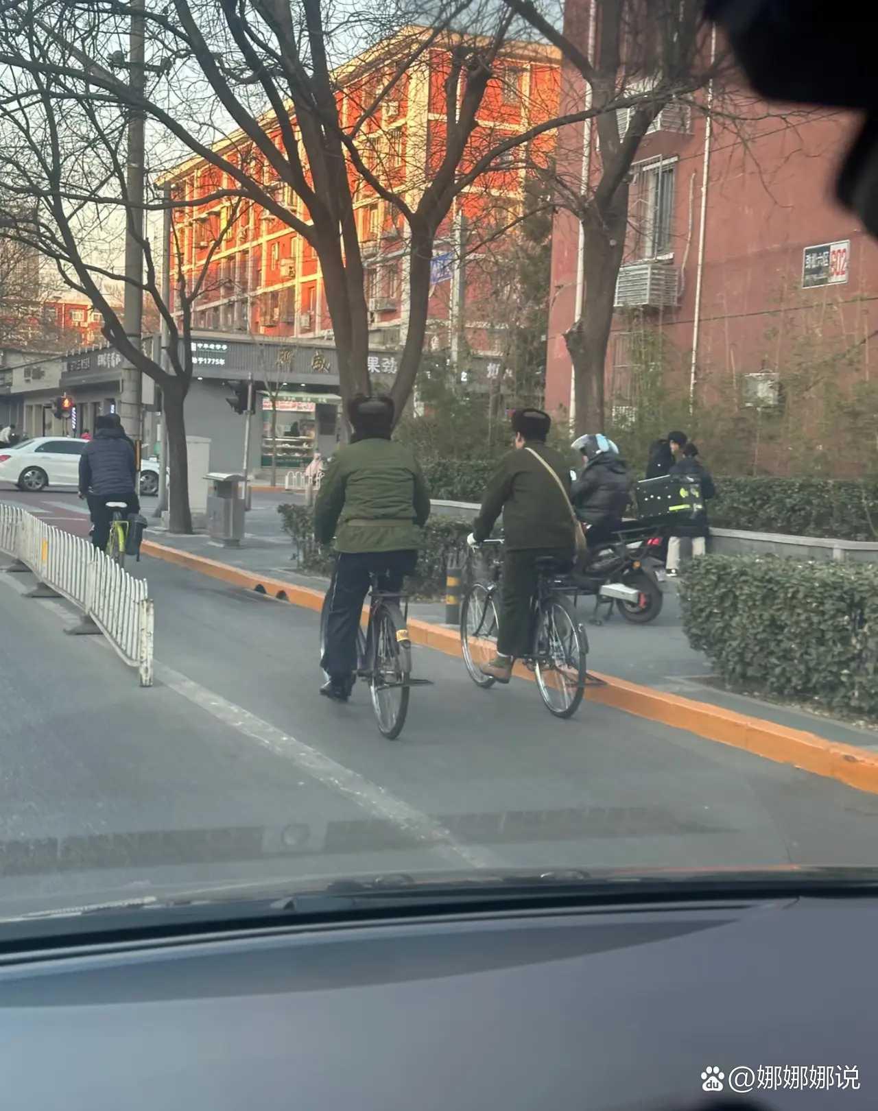 大爷们真复古啊，又当起了知青
