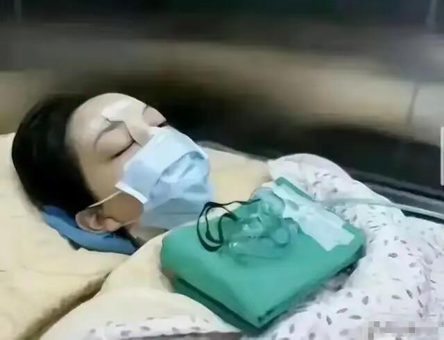 王菲爱女李嫣晒手术照，配文轻舟已过万重山
