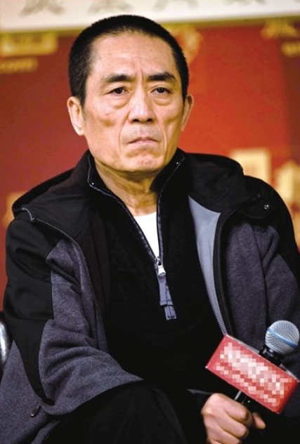 刚出来的座位表可太有意思了！肖战坐在第二排22号，这个位置简直选得太妙，往前一排