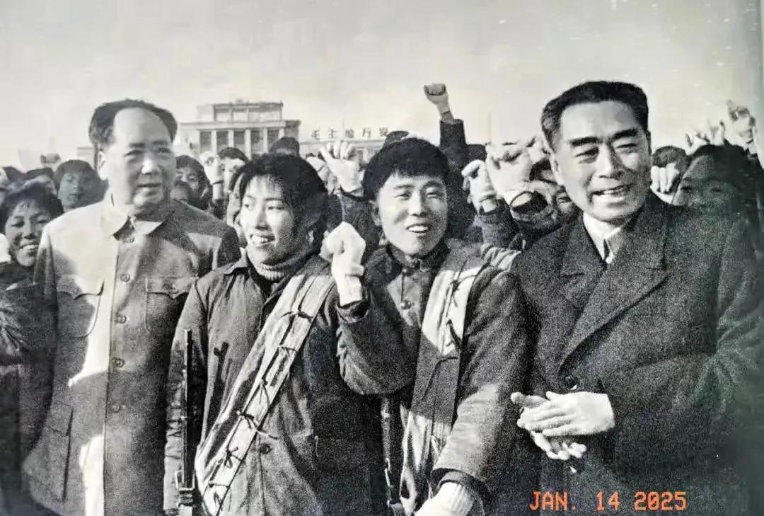 珍贵的历史照片。
照片来源于1971年《人民画报》年限已经很久了，人民永远的记