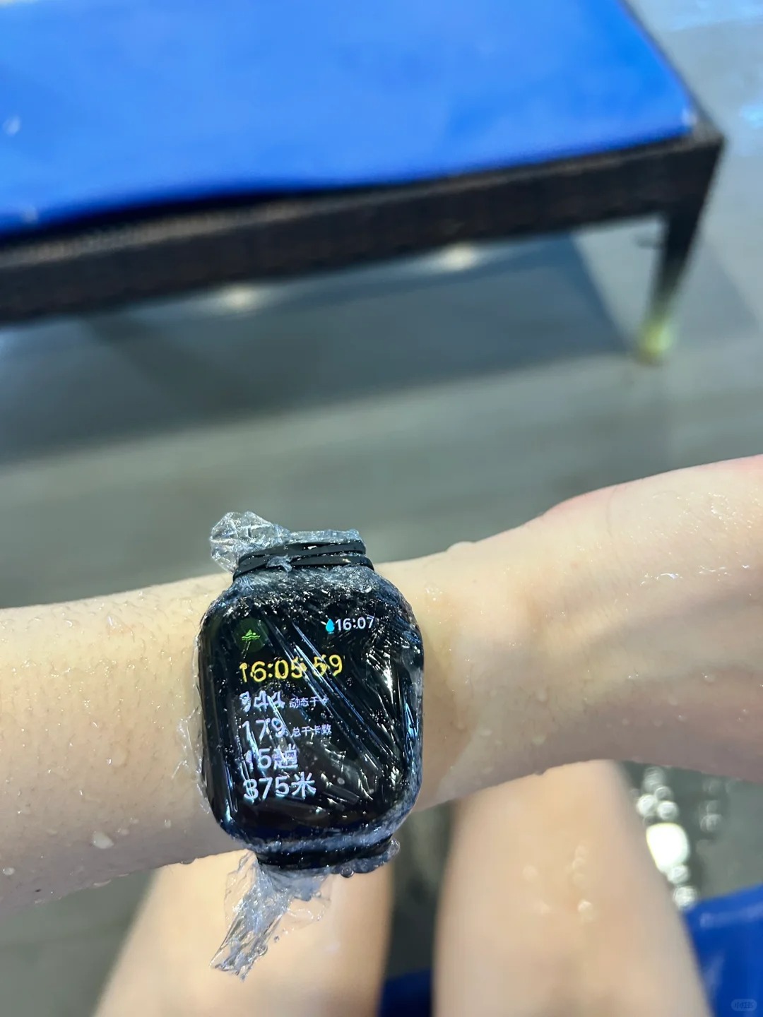 因为不信任它能防水
#applewatch 给它缠成粽子再下水