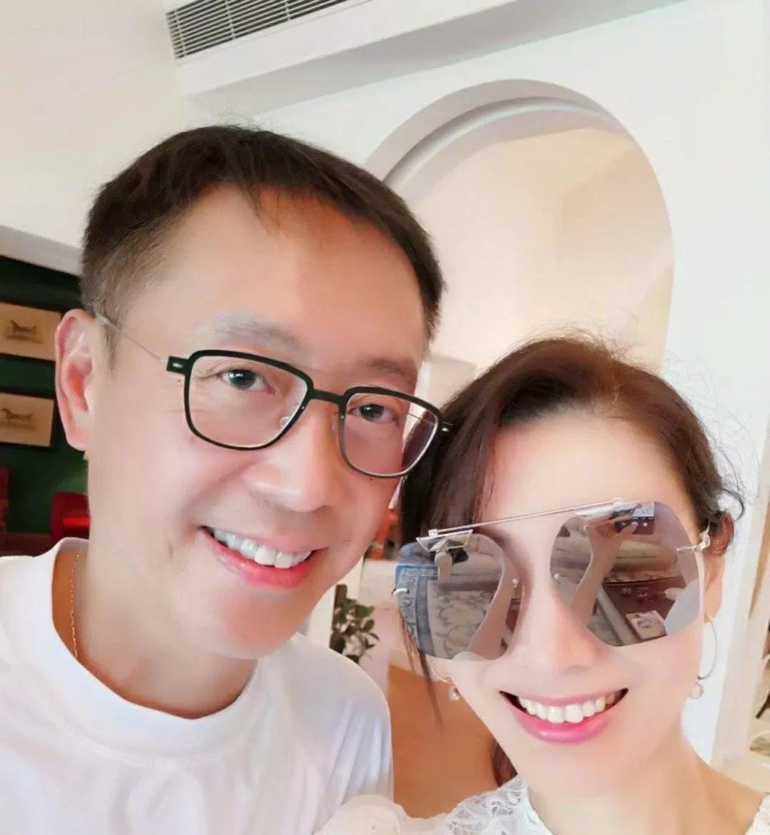 李嘉欣豪门之路：从刘銮雄示爱到嫁入许家，价值观引争议