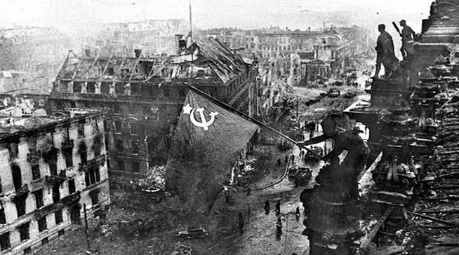 斯大林格勒战役中德军损失不过 30 几万，为何却是二战转折点？

首先，是斯大林