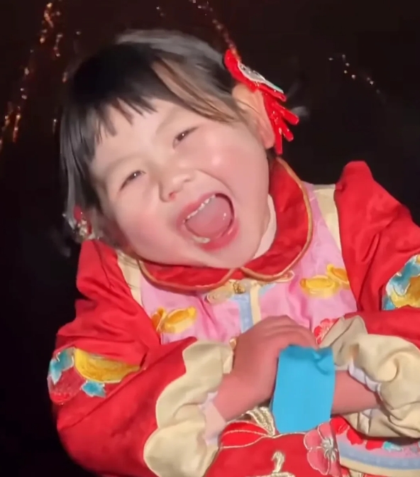 2月14日，看完感觉，确实有点过头了！
首先绊脚存在受伤风险，4岁小孩飞摔在水泥