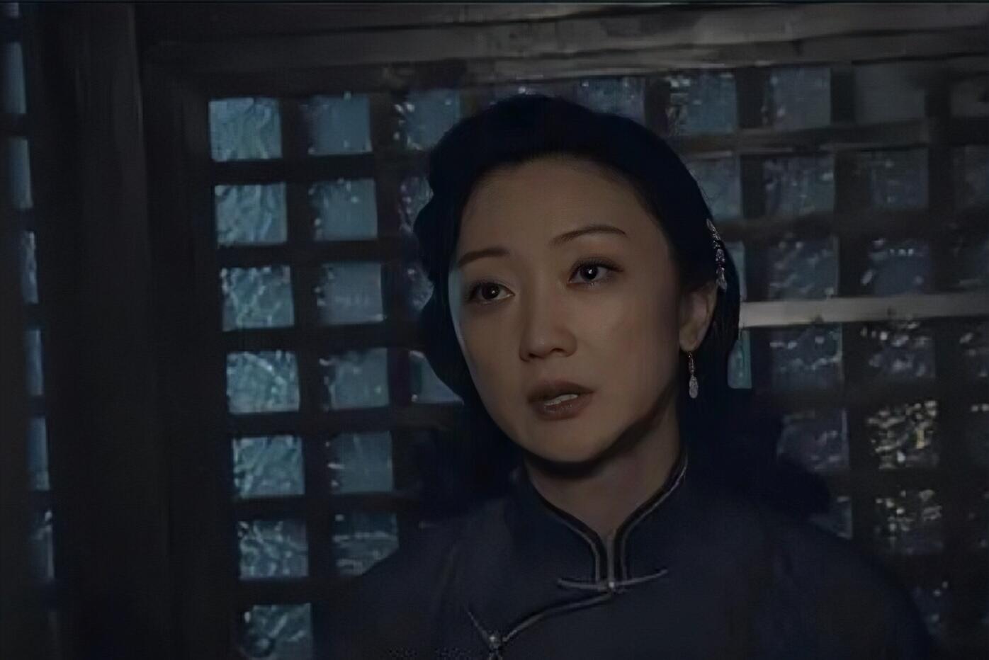 看到蒋伯先取代李先生才知他给区昕萍布的局