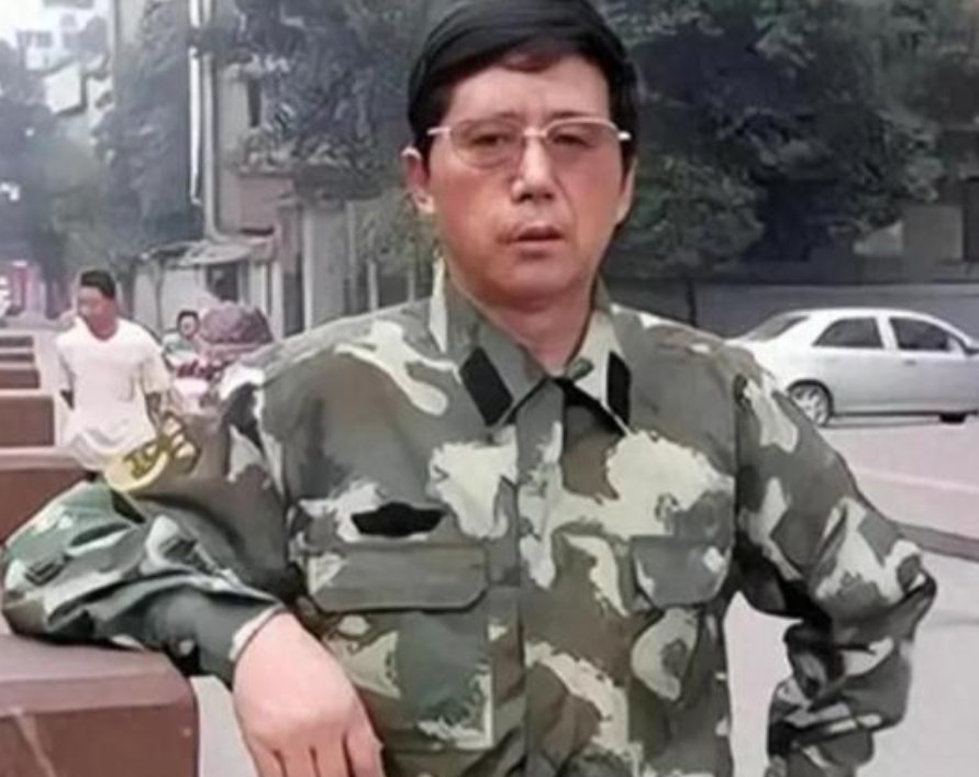 2008年，山东一男子看了一条新闻后，直接带着家中60万存款离家，妻子崩溃不已气
