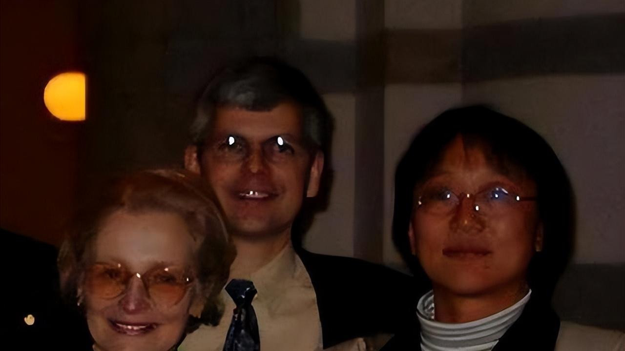 袁钧瑛：状元公费留美拒不回国，还加入美籍，如今三天两头回来