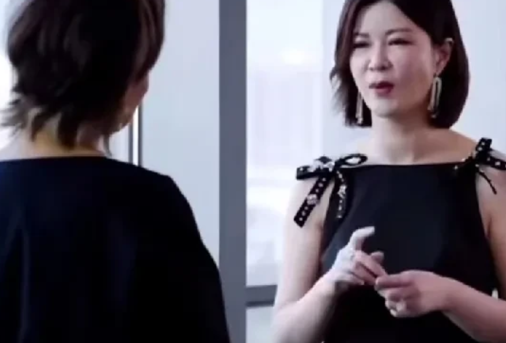 杜华在采访时透露，乐华大厦是她贷款买的，每个月都要还很大一笔钱，而且贷款的时间很