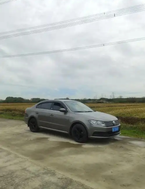 开车上路要避免以下10条很容易毁车。
1.经常更换加油站加油，导致油品质量参差不