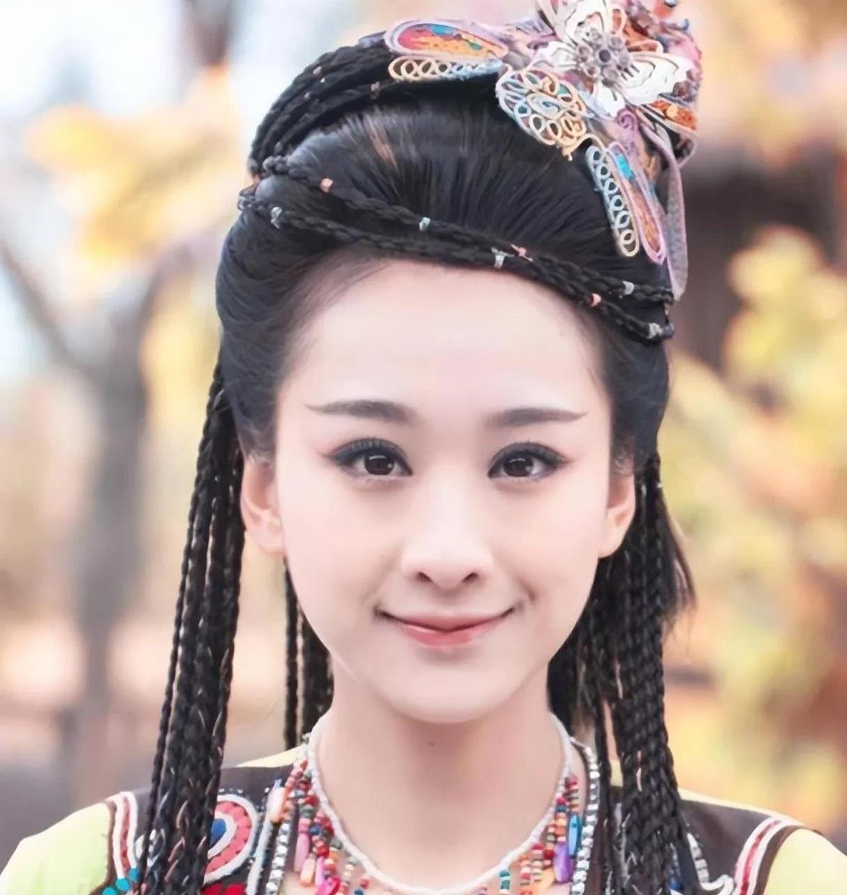 穆婷婷居然在网上公开说自己不喜欢周迅，不喜欢的理由是她看到周迅近些年天天上综艺，