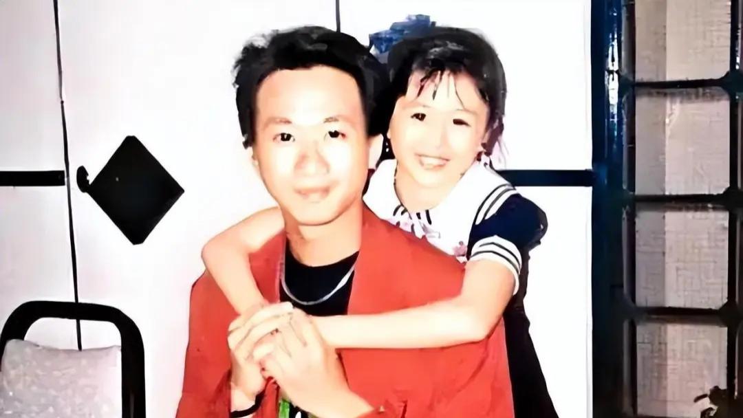 TVB老牌甜姐儿唐宁现身：昔日小花如今竟在国外刷马桶？