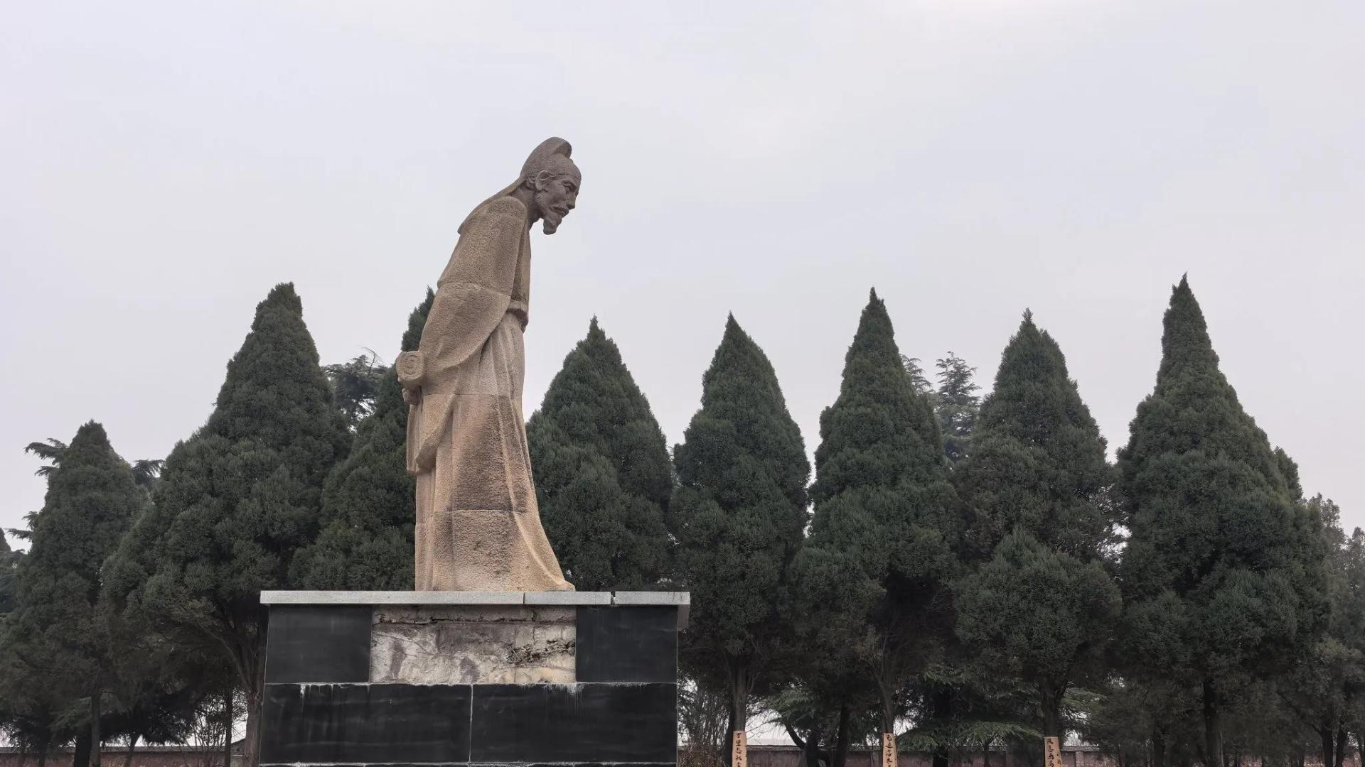 那个每天上树千回的少年，从生到死，故乡都纪念着他