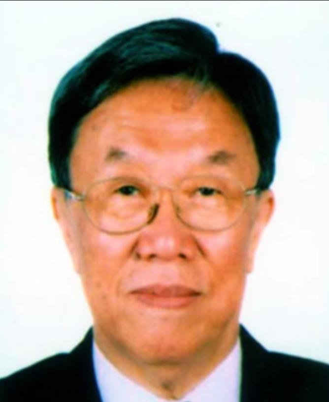 相伴55年的妻子离去，王蒙万念俱灰。半年之后，80岁的王蒙在一次聚会上，对小20