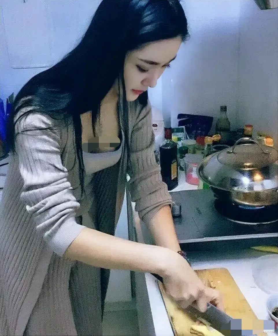 看你手慌脚乱的样子，这厨活还是让我来干吧