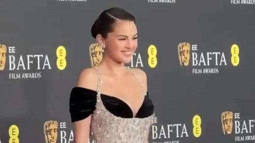 赛琳娜官宣订婚后突然瘦好多，不仅身材爆好颜值也重回巅峰好漂亮