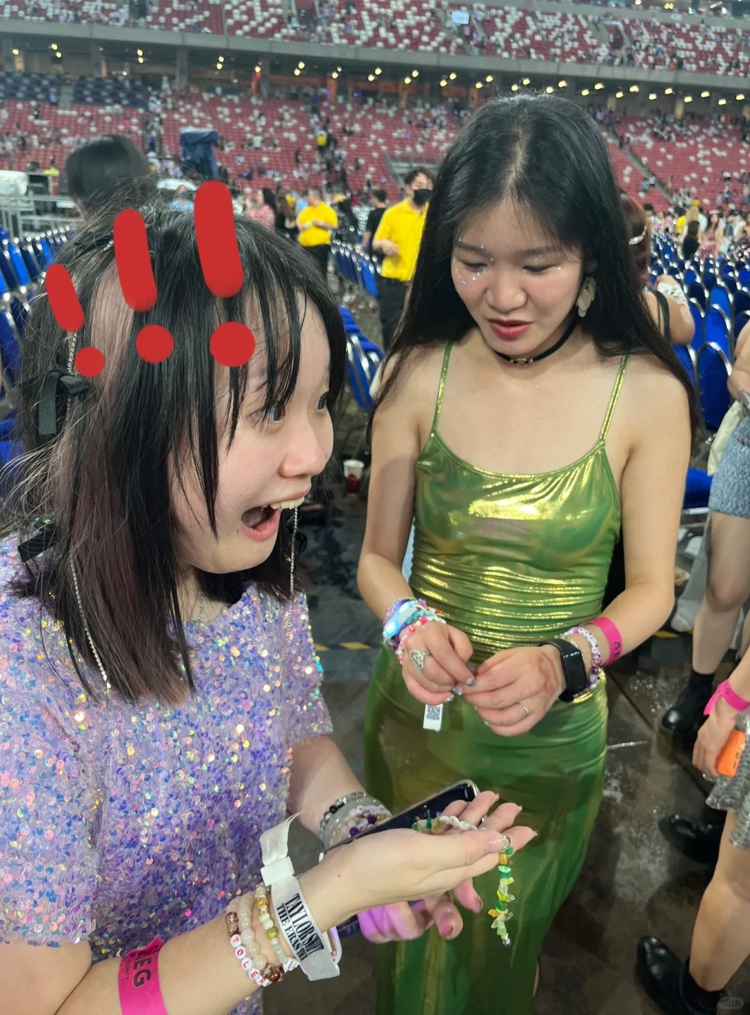 当我在霉霉新加坡演唱会换到绝美手链时……
热心的小草莓姐妹，分享了我收到绝美手链