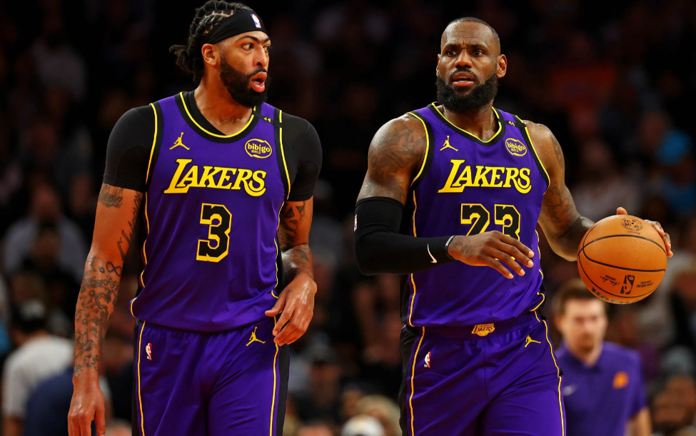 太强了，湖人120-115马刺，基本看明白这3位球员：

1，詹姆斯：湖人队大当