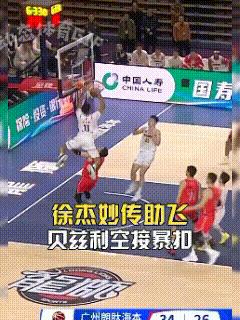 郭艾伦复出首战遭遇了四大“惨况”，真是惨不忍睹啊！！！
先是遭遇了徐杰的妙传助攻