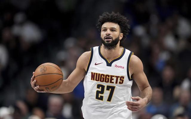 NBA赛季变幻莫测，掘金与76人的对决备受瞩目。掘金近期状态火热，而76人则连败