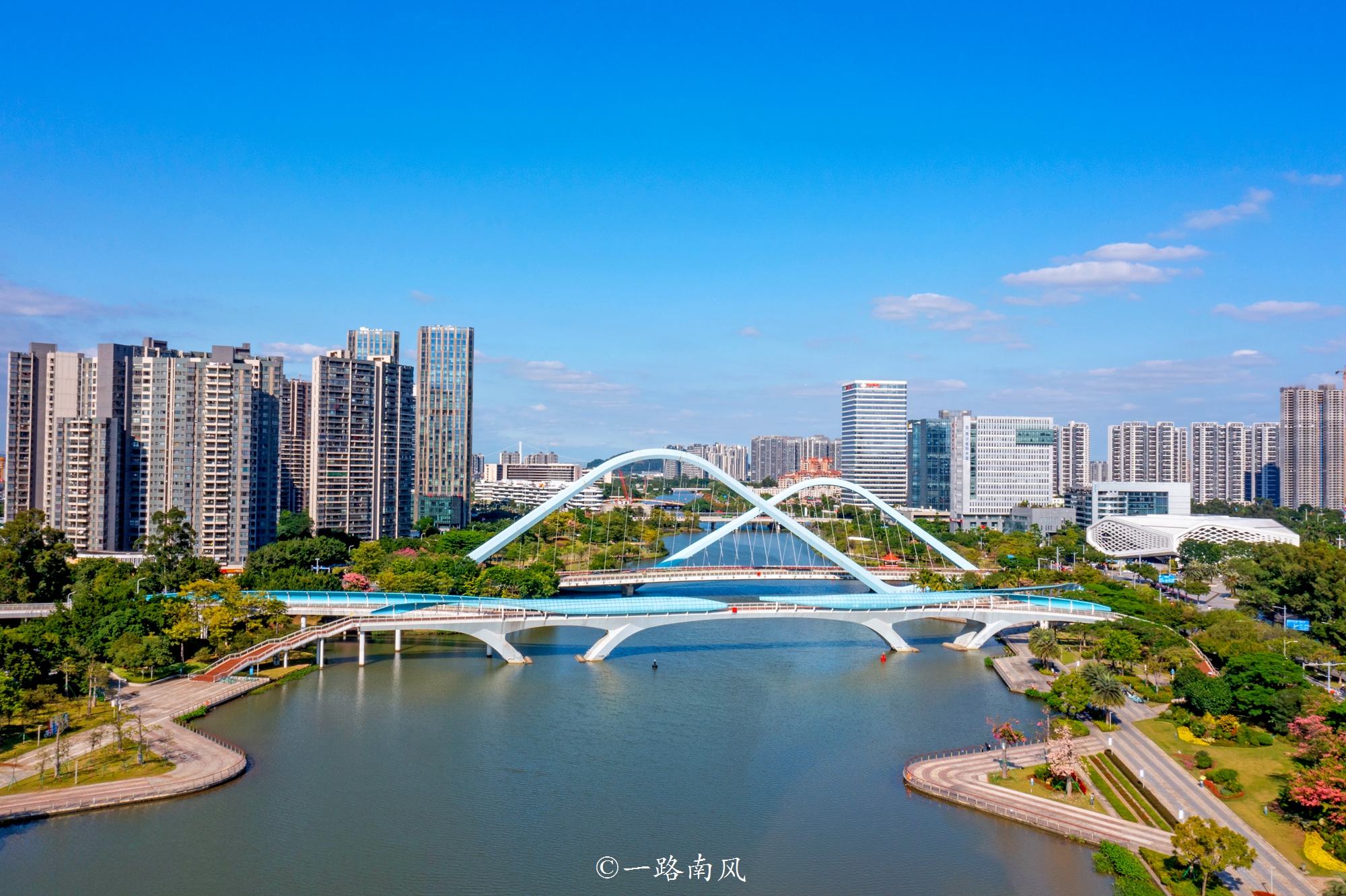 广州快速发展的花园城区，清新摩登宛如画卷，只看几眼就深深迷恋