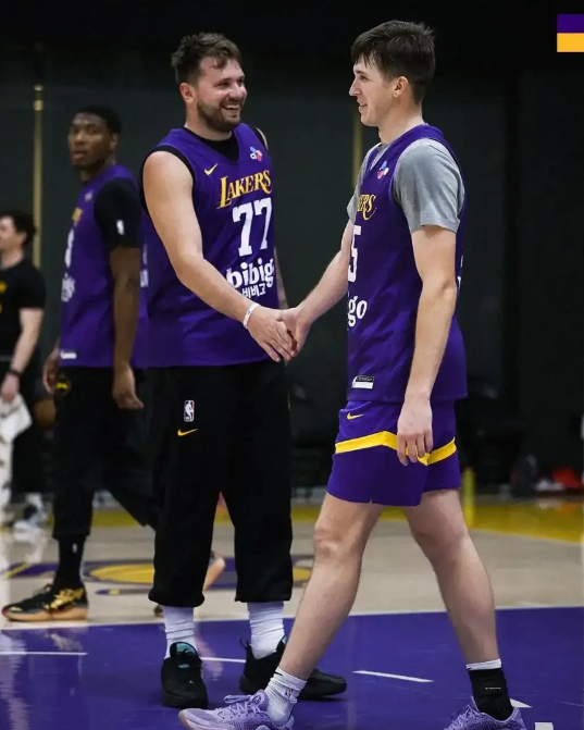 虽然湖人队20号才有比赛，但这6条新动态哪个最令你吃惊？

1、东契奇团队已经和