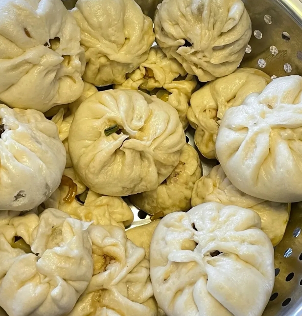 今天我必须得狠狠夸夸自己！
你们敢信，这是我生平第一次动手包包子，原本心里直打鼓