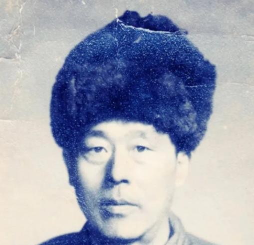 个体选择在历史风暴中往往会掀起惊涛骇浪。1940年，在上海这个战火纷飞和繁荣交错