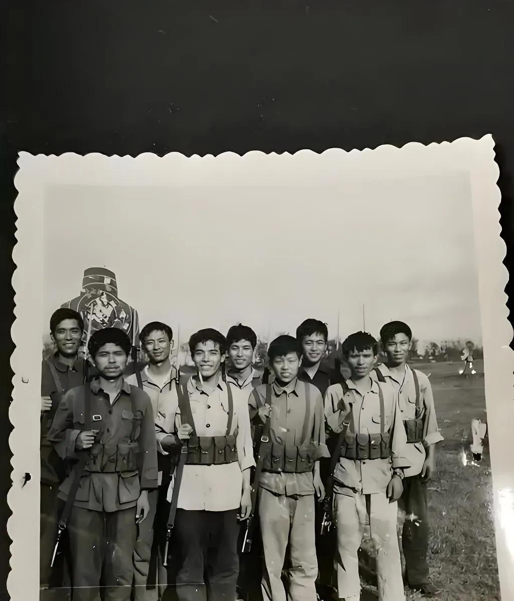 1986年，广西21个民兵，潜入越南阵地，消灭了一个排的越南兵。第二天，86名越