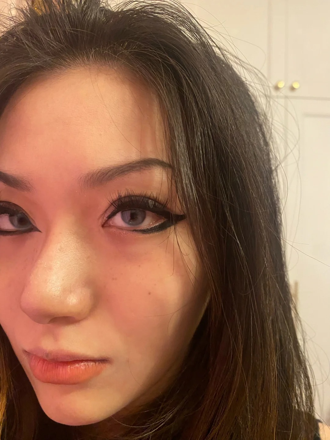 二选一妆容
左还是右呢？
区别是下眼线和眼头