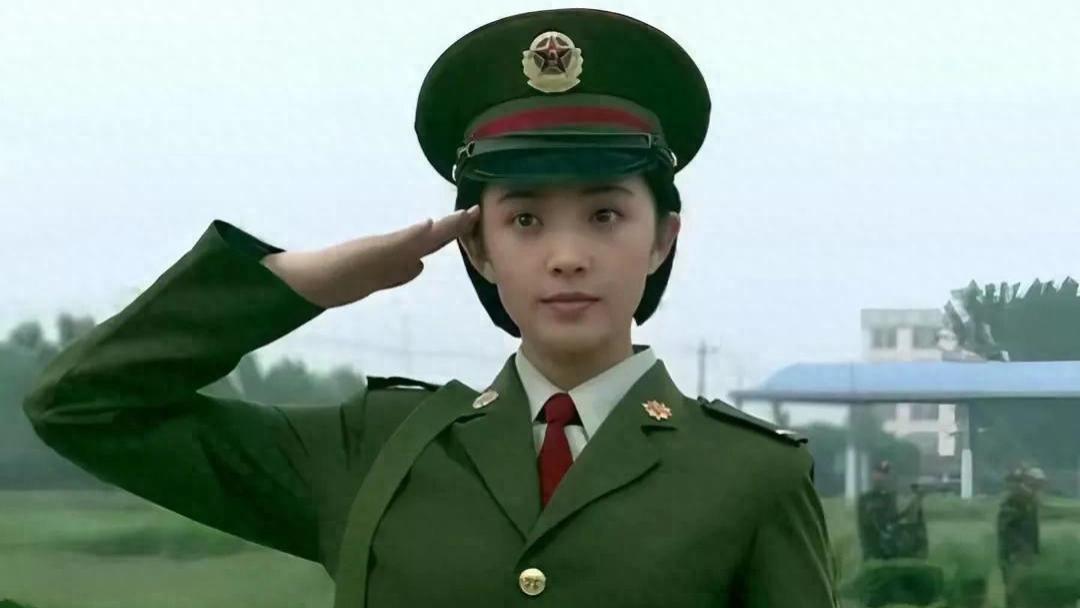 演军人不招吐槽的女星，只服这10位，颜值高不说，还满满军人气质