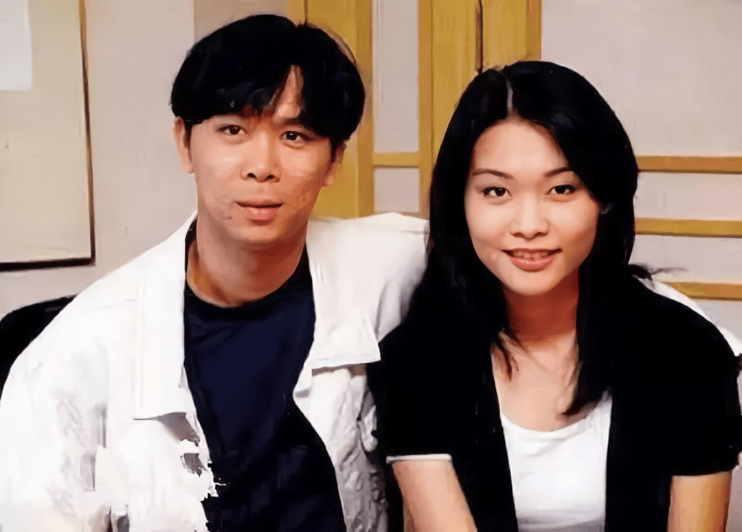 知名天后许美静被渣男抛弃以后，沦落到街头卖艺，而且她家产也被别人吞掉了，要知道曾