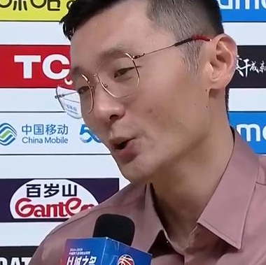 新疆男篮主教练刘炜谈球队对阵广州的比赛，他表示：希望这场比赛年轻球员要控制好自己
