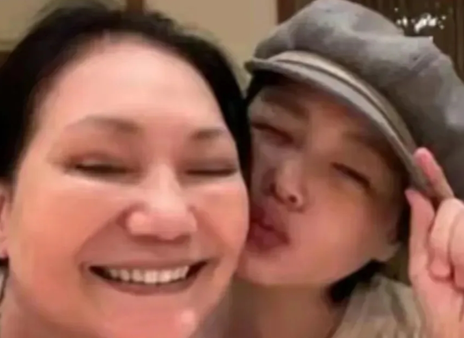 S妈黄春梅是想晚节不保吧！

说来说去还不是为了钱，

看到麻六记的生意红红火火