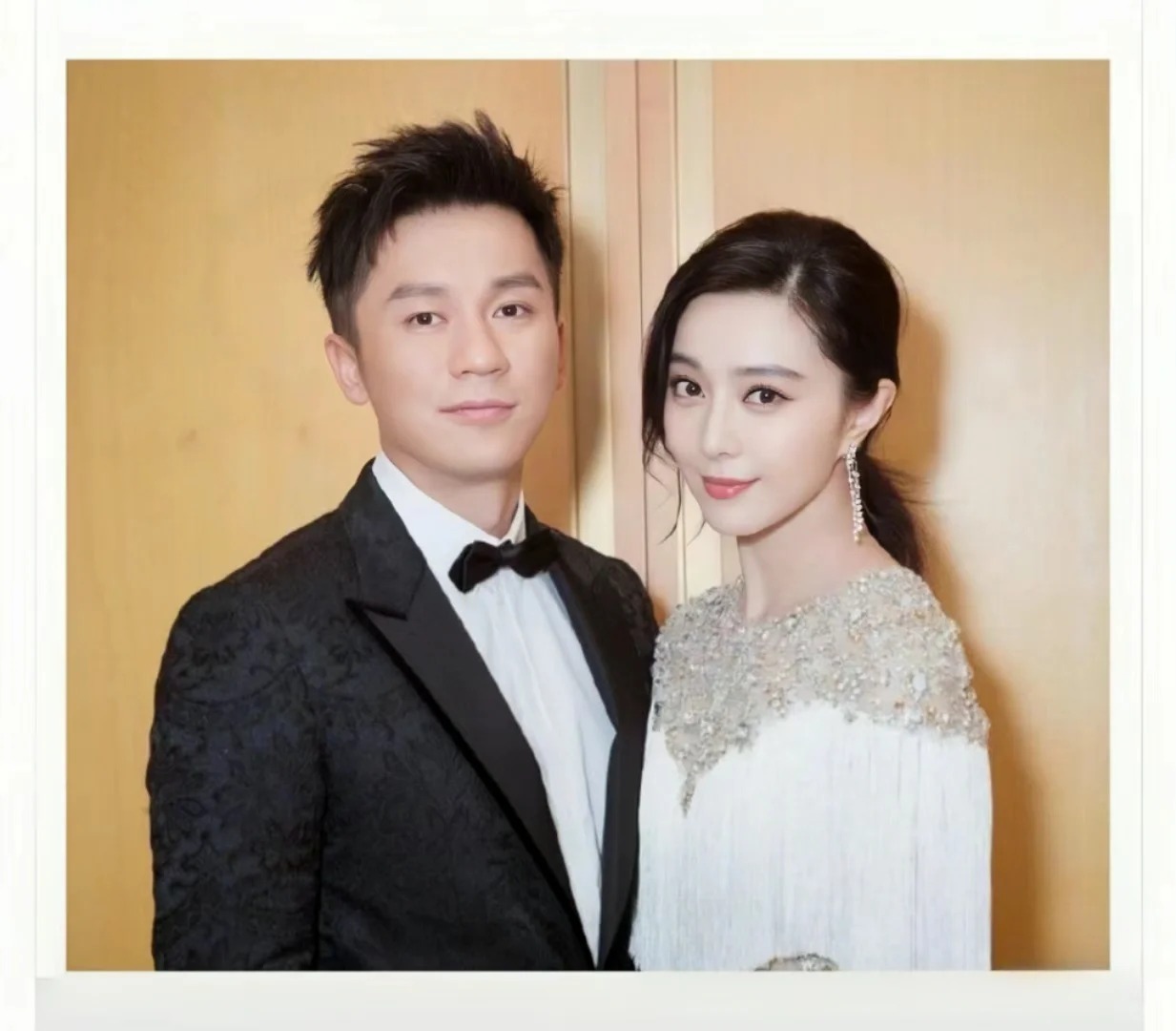 啊？！他俩竟然领过证？！！！
范跟李当年不是简单的分手而是领过证离过婚的关系？！