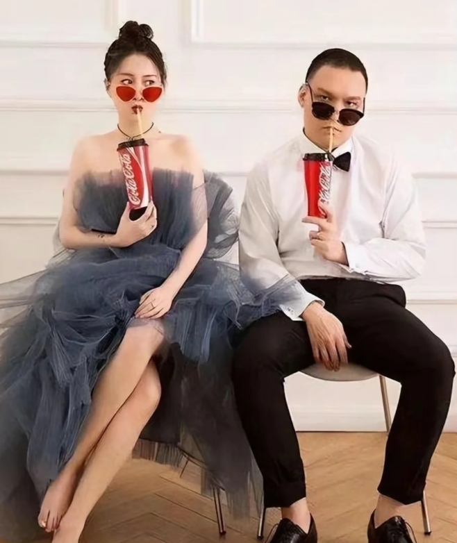 从舞台到生活：李嘉格与车澈的爱情故事