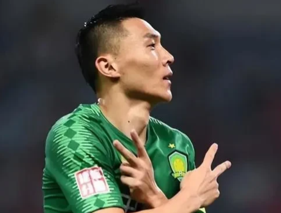 北京国安玄冥四老本赛季何去何从：
①队长于大宝：36的年龄已经不年轻了，而状态下